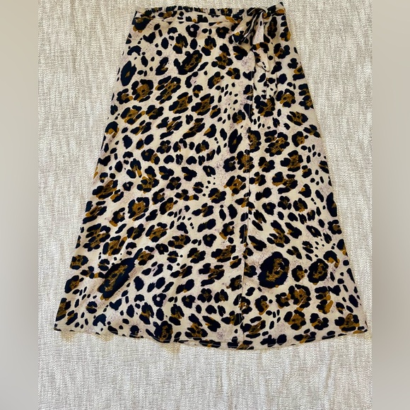 Urban Romantics Wrap Leopard Skirt - Med - Picture 2 of 9